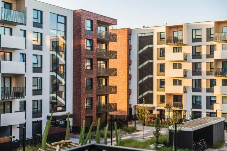 Résidence de logements collectifs : planchers et parkings protégés par flocage anti-feu