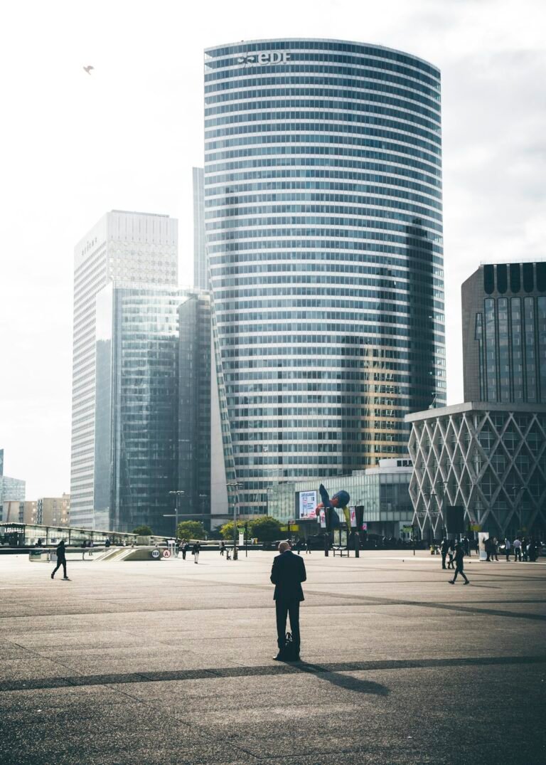 Tours de bureaux de La Défense : bâtiments tertiaires de petite couronne concernés par le flocage coupe-feu