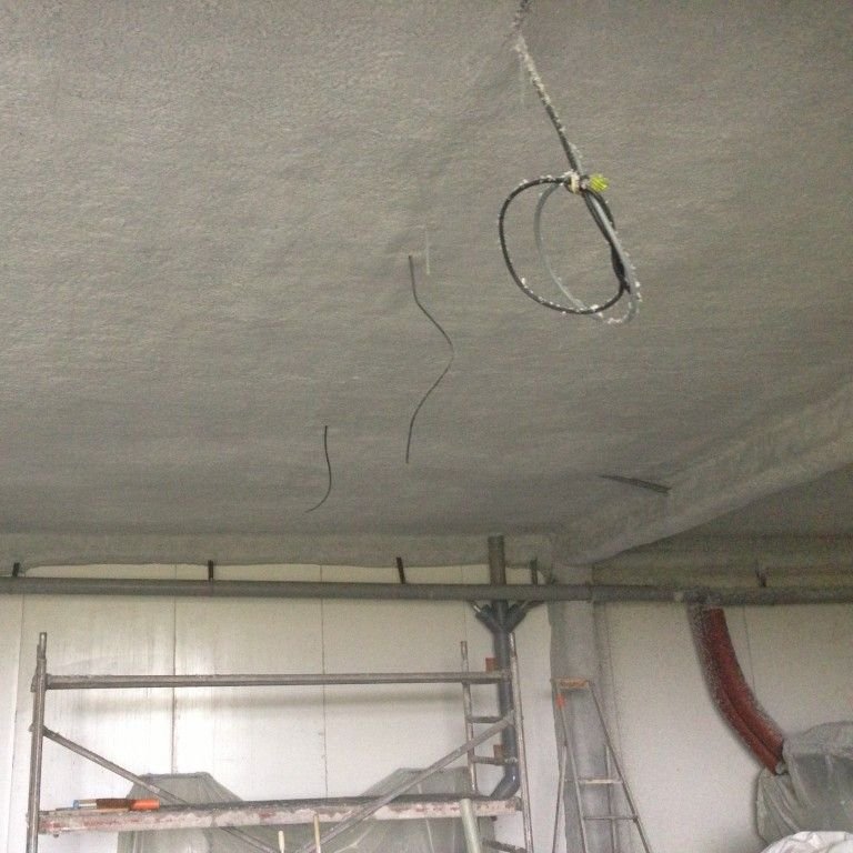 Flocage thermique projeté en sous-face de plancher