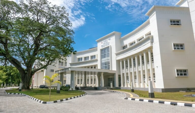 Bâtiment scolaire, établissement recevant du public soumis au règlement de sécurité incendie